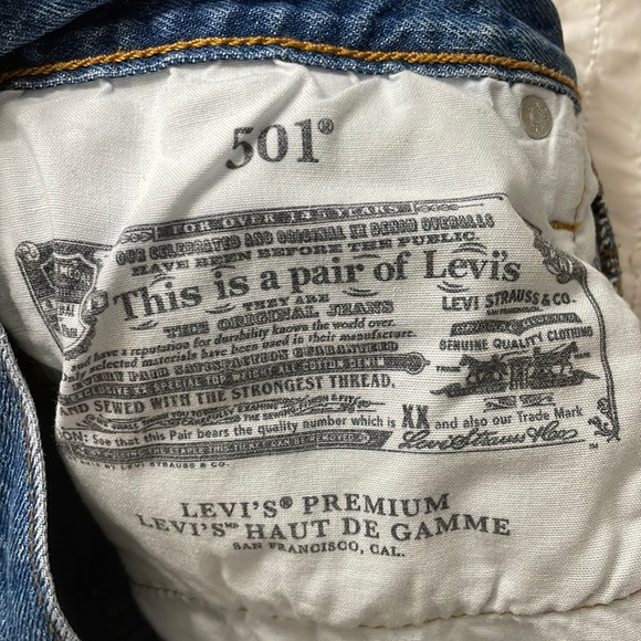 NWOT LEVIS 501 Denim Shorts - Picture 4 of 6